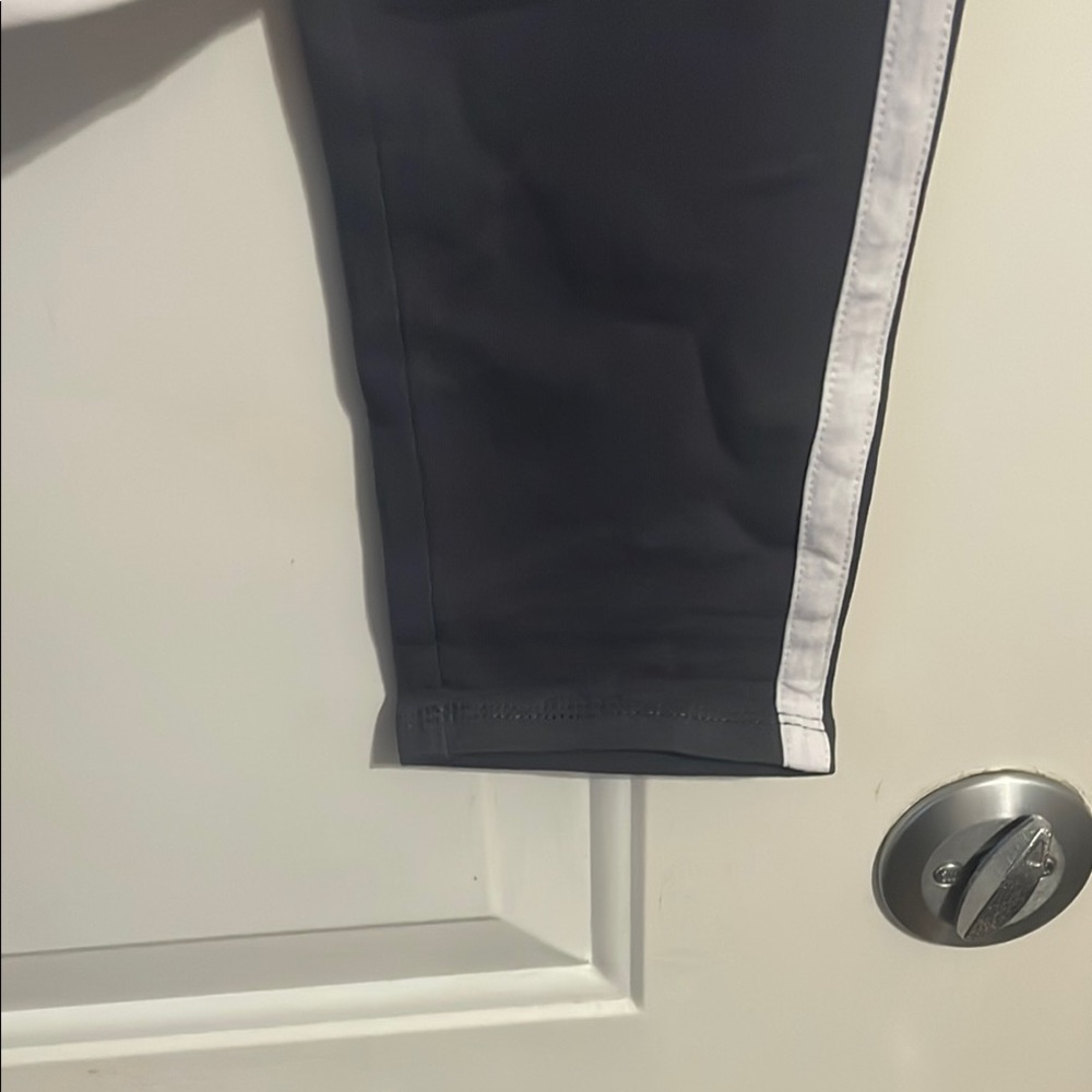 Minnesota Vikings White T-Shirt and pants. - Picture 3 of 6